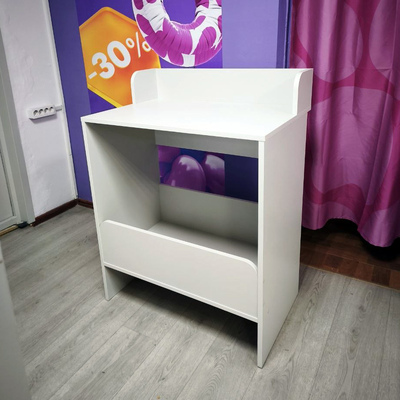 Маленький стол для проверки заказов